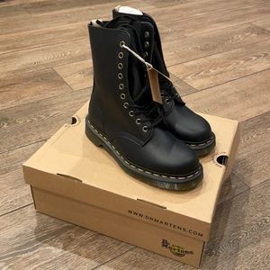Dr Martens Combat boots 1490